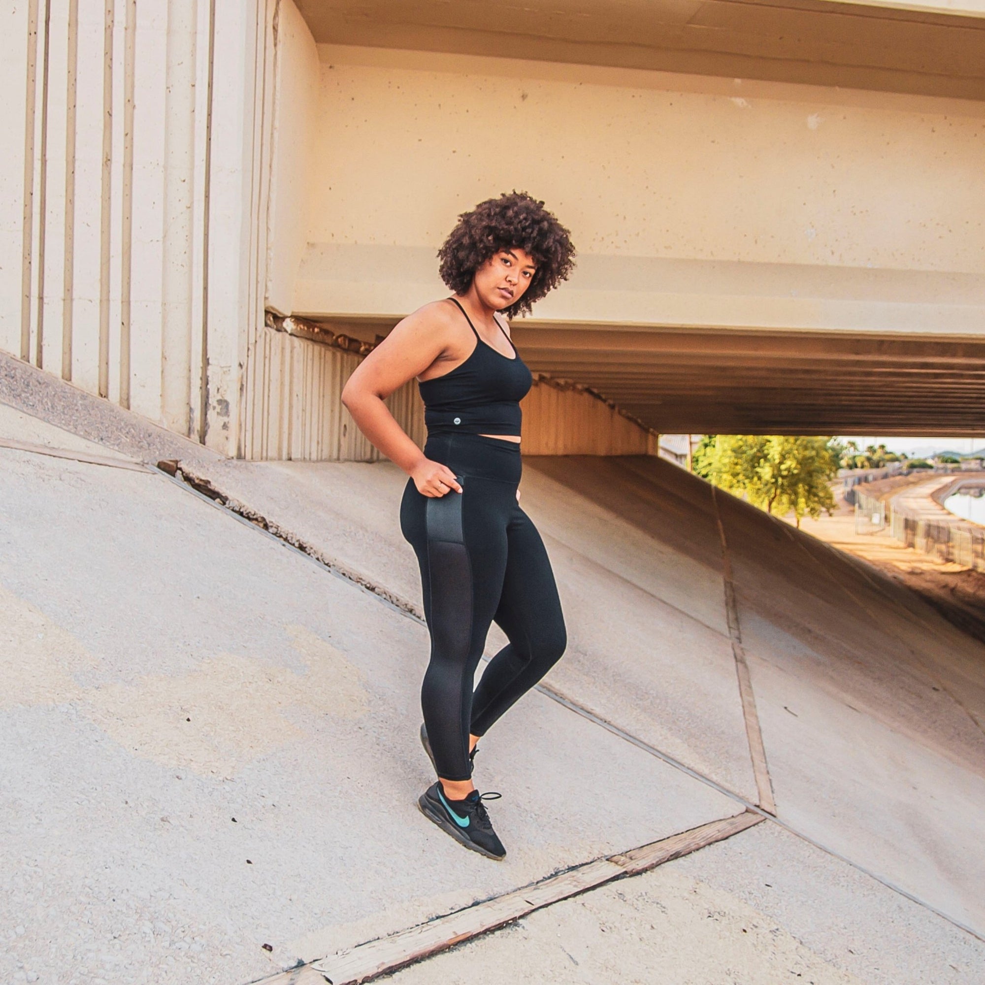 Ava Crop Top - Black - Senita Athletics