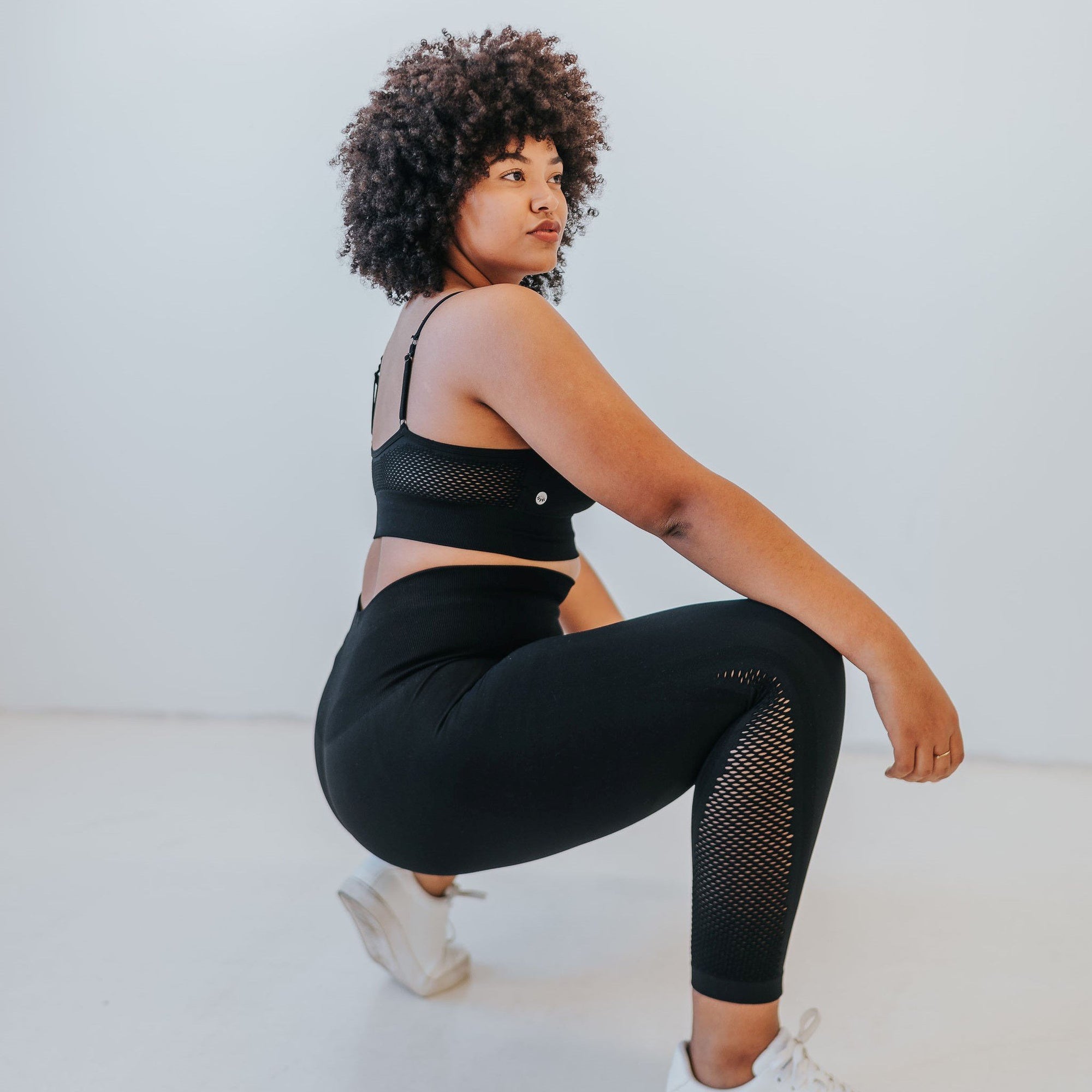 Beyond Seamless Sports Bra - Black - Senita Athletics