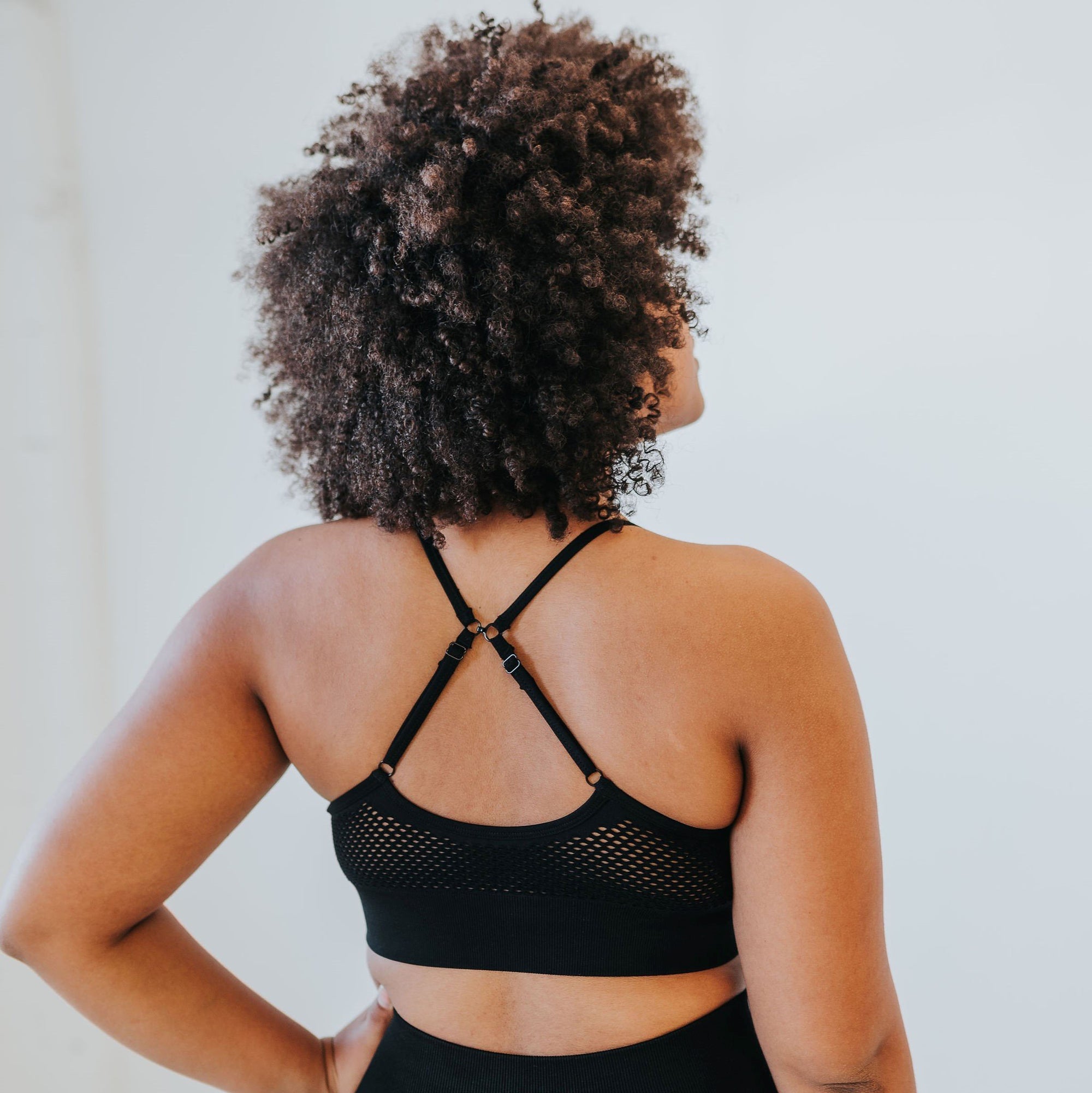 Beyond Seamless Sports Bra - Black - Senita Athletics