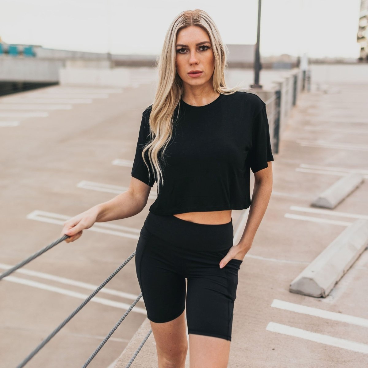Easy Tee - Black - Senita Athletics