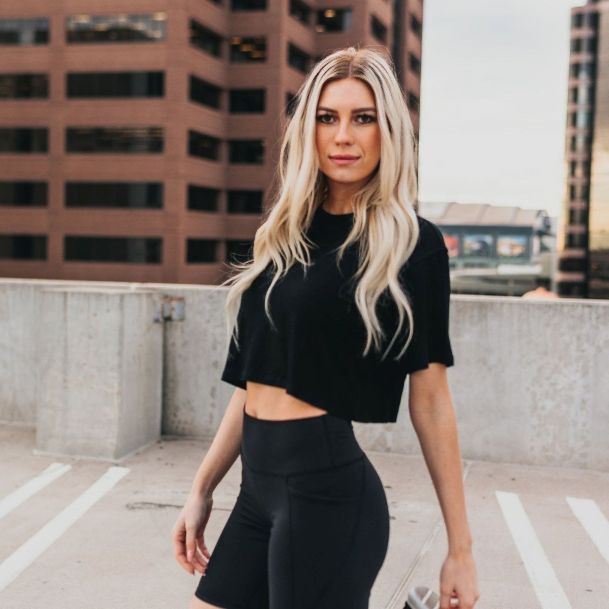 Easy Tee - Black - Senita Athletics