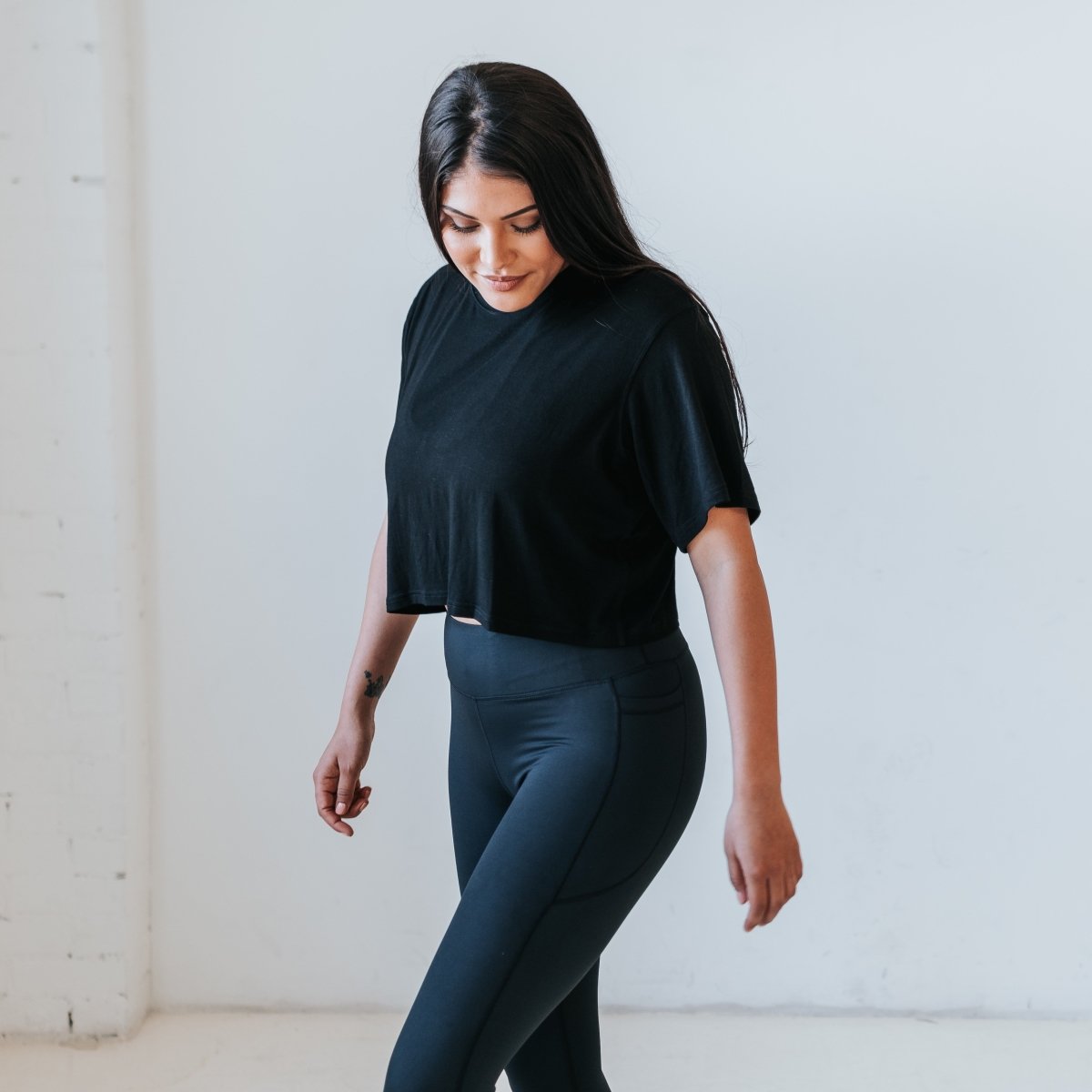 Easy Tee - Black - Senita Athletics